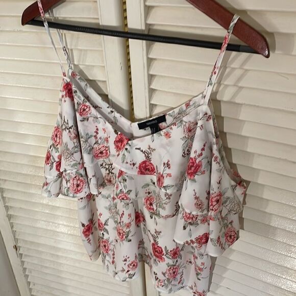 Boho Cropped Ruffle Blouse is Perfect Summer Blouse. Ready for Vacation 🛩 - Picture 4 of 16